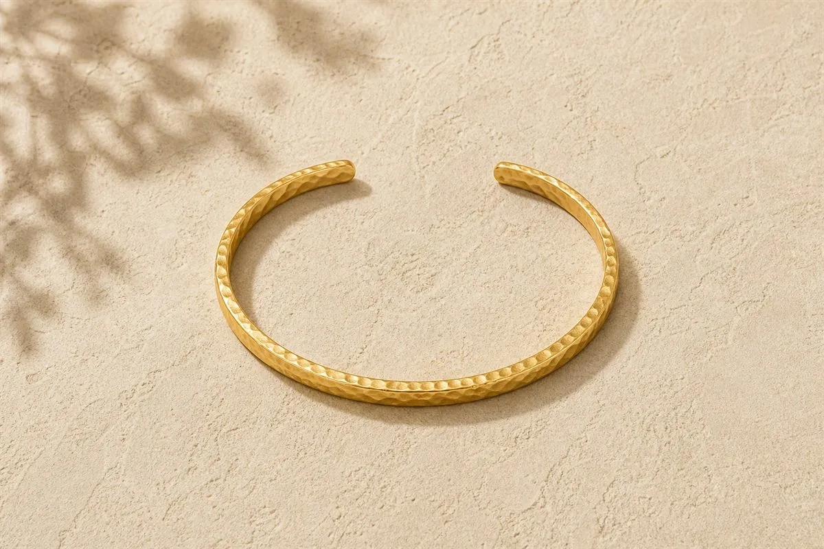 Bracelet Jonc Martelé Doré — Serie 22